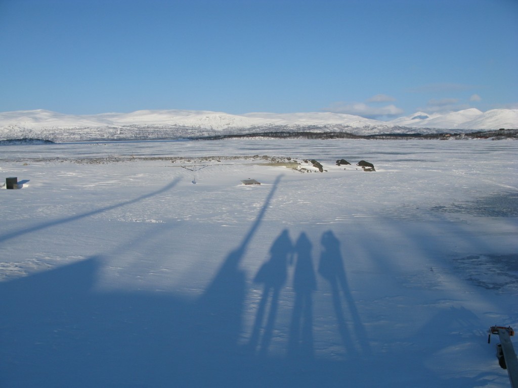 冰湖上的影子